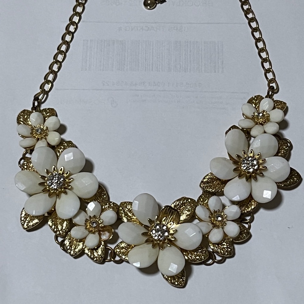 SELLING GOLD TONE SHADES OF WHITE WITH RHINESTONES,NECKLACE FOR WOMEN PRE-OWNED